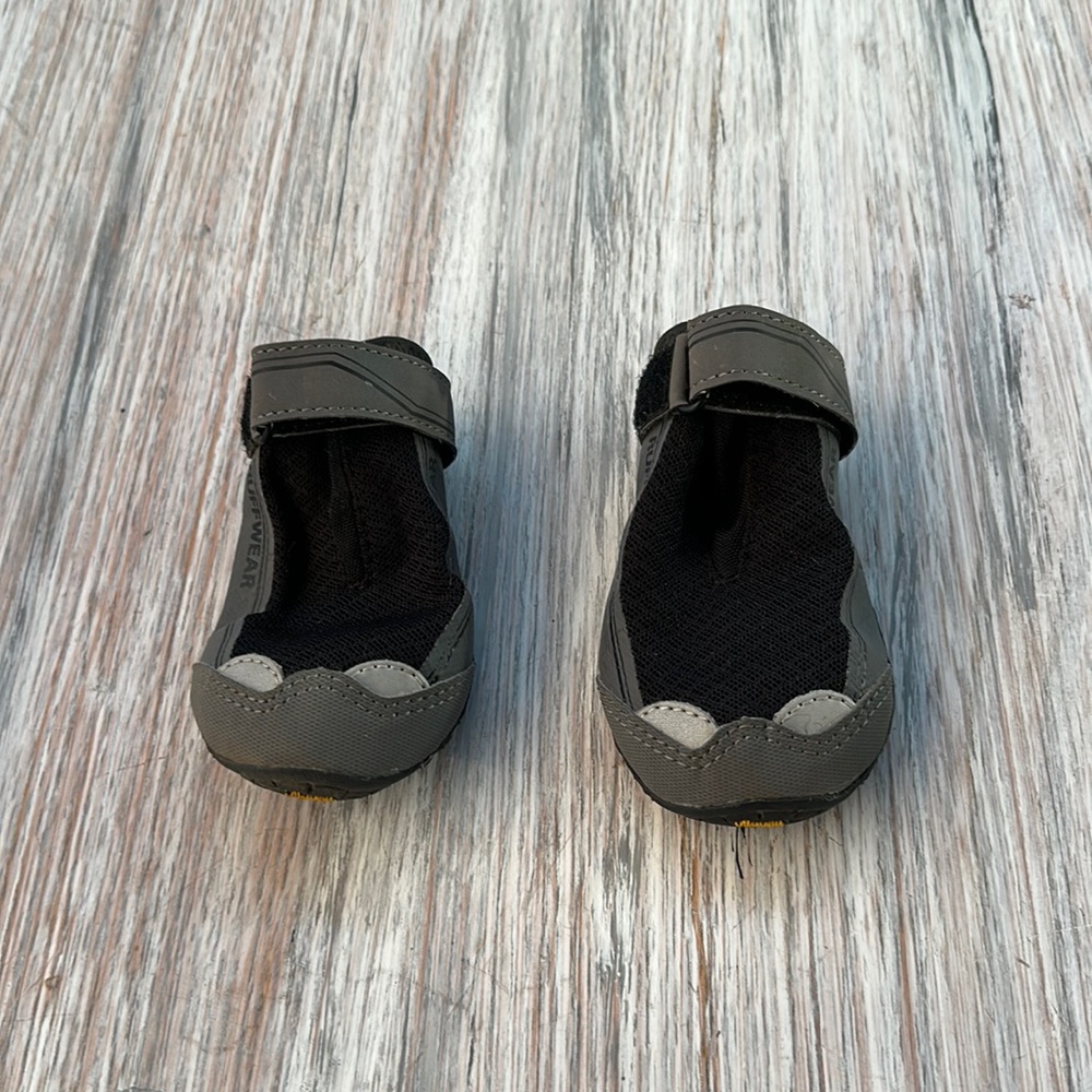 RuffWear dog booties with vibram technology. Black. Size 2.5. Breathable. Velcro